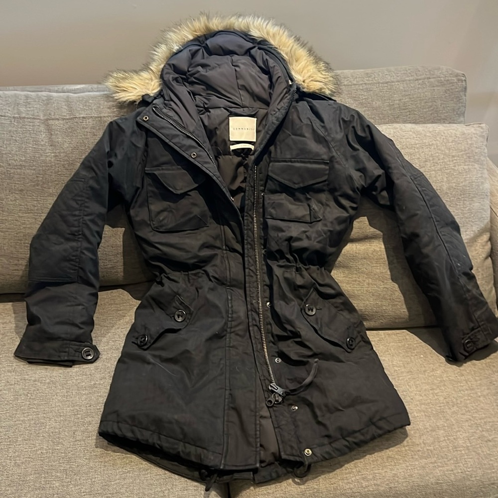 Aritzia community parka size small
